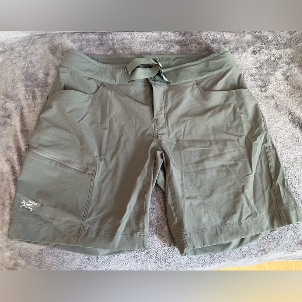 Arc’teryx Women’s Gamma Lightweight Softshell Shorts Size 10 Dark Gray